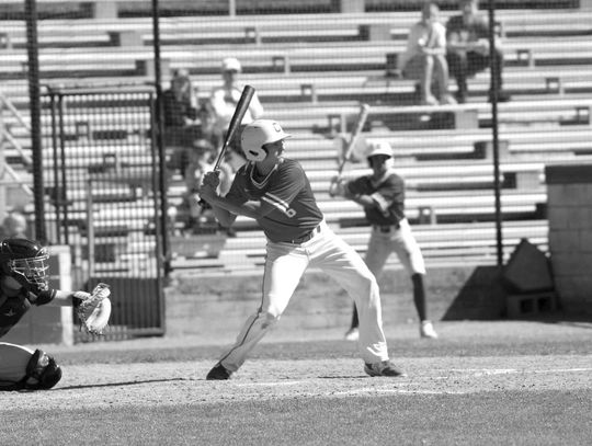 Cards split their last two games