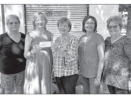 Columbus Christian Women holds Art Tiffin fundraiser, donates funds