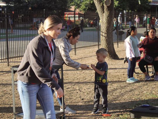 COLUMBUS ELEMENTARY HOLDS FALL FESTIVAL