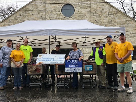 COLUMBUS LIONS DONATE TO FOOD PANTRY