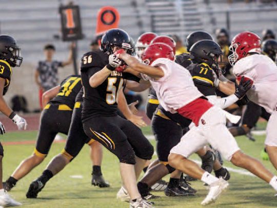 Columbus takes on Sealy football in scrimmage