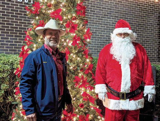 Mayor Kelley invited Santa to the event for children in attendance to get photo opportunities. Citizen | Trenton Whiting