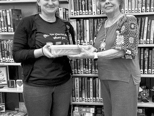 ENCORE LIONS DONATE TO WEIMAR LIBRARY