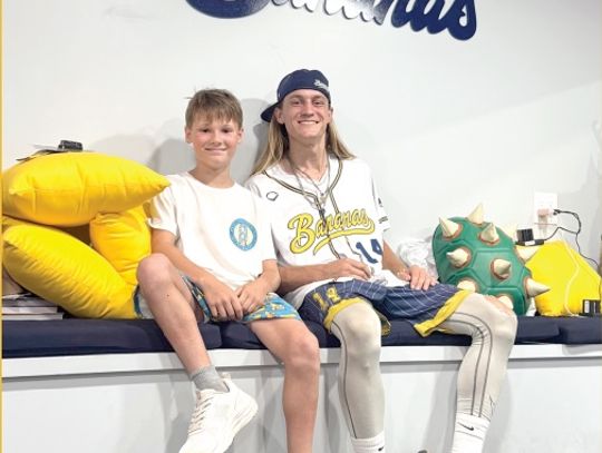Kovar goes ‘B-A-N-A-N-A-S’ meeting baseball hero