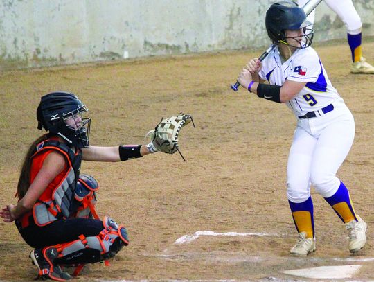 Ladycats blow out Flatonia in district win