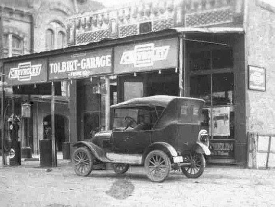 Library group presents inaugural Live Oaks Dead Folks historical walking tour Nov. 2