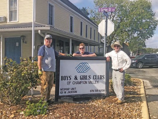 MASTER GARDENERS SPURCE UP LOCAL CLUB