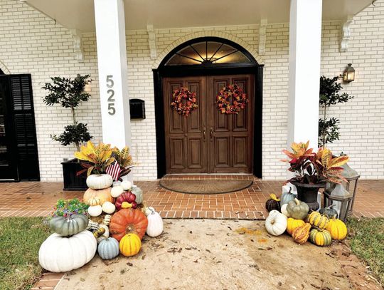 NOVEMBER YARD OF THE MONTH AWARD GOES TO THE KRIDEL FAMILY