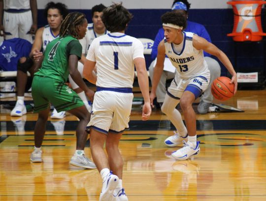 Raiders boys’ basketball win four, drop one