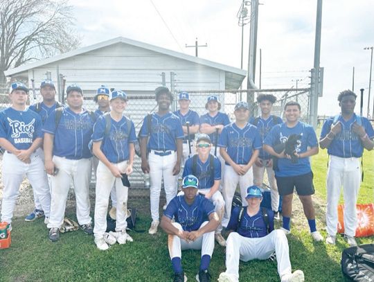 RAIDERS SPLIT GAMES AT VAN VLECK TOURNEY