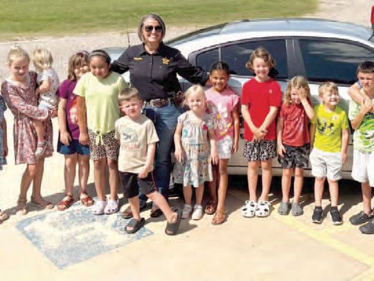 Sheriff’s deputies visit library summer reading program