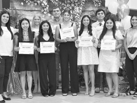 The Stanzel Family Foundation, Inc. awards 9 scholarships to Weimar High School