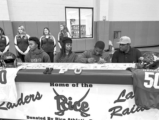 Three Colorado County athletes put pen to paper