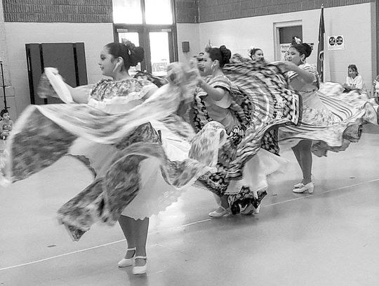 TRADITIONAL MEXICAN DANCES AT EAGLE LAKE PRIMARY