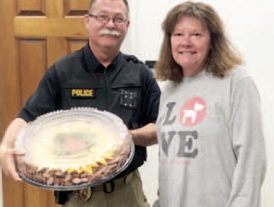 WEIMAR ENCORE LIONS CLUB GIVES TO POLICE