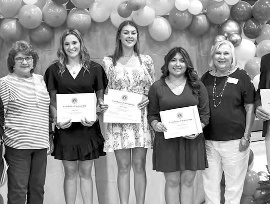 WEIMAR ENCORE LIONS PRESENT SCHOLARSHIPS