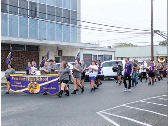 WEIMAR HOLDS HOMECOMING PARADE FOR FALL ATHLETES