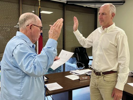 WEIMAR OFFICIALS TAKE OATHS OF OFFICE