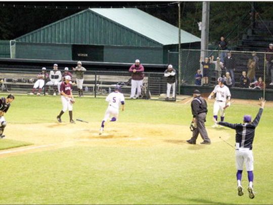 Wildcats walkoff winners in wild 11-inning game