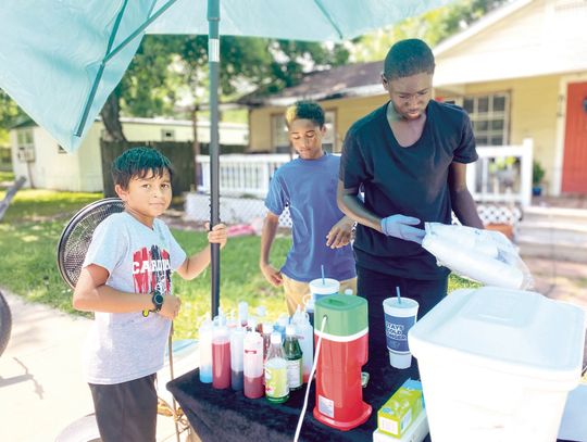 Young entrepreneurs serve up summer treats in Columbus
