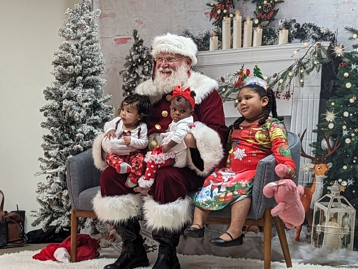 COLUMBUS ELEMENTARY HOSTS BREAKFAST WITH SANTA