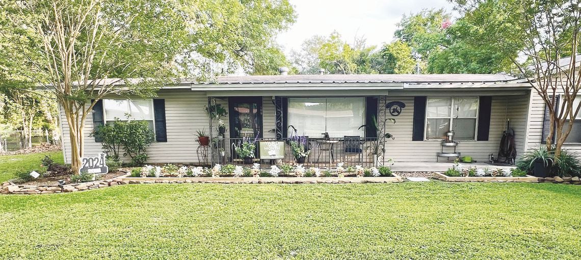 COLUMBUS GARDEN CLUB SELECTS MAY YARD OF THE MONTH