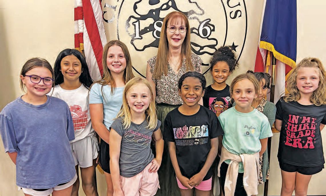 COLUMBUS GIRL FRIENDS TAKE ON THE CITY...HALL, THAT IS! COLUMBUS GIRL FRIENDS TAKE ON THE CITY...HALL, THAT IS!