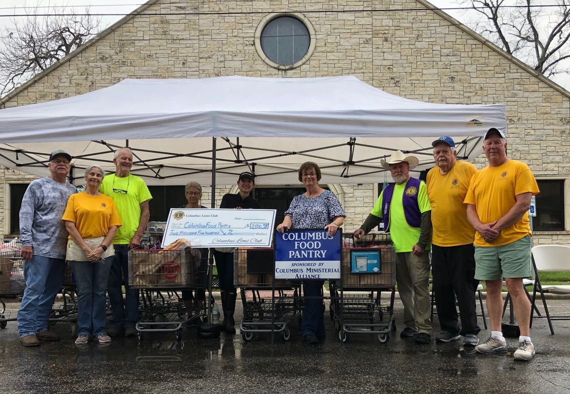 COLUMBUS LIONS DONATE TO FOOD PANTRY