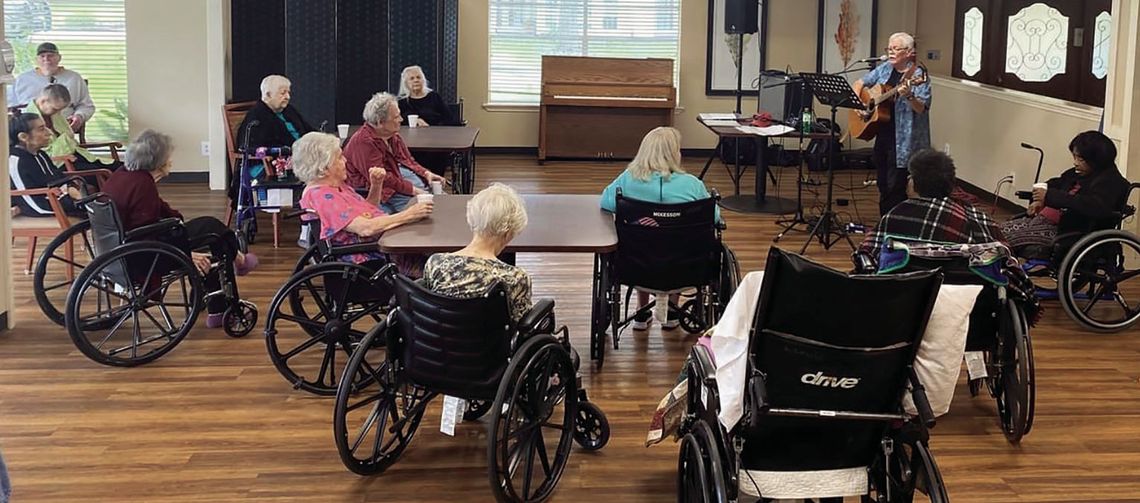 Columbus Oaks Healthcare Community Center hosts Arts and Crafts Day