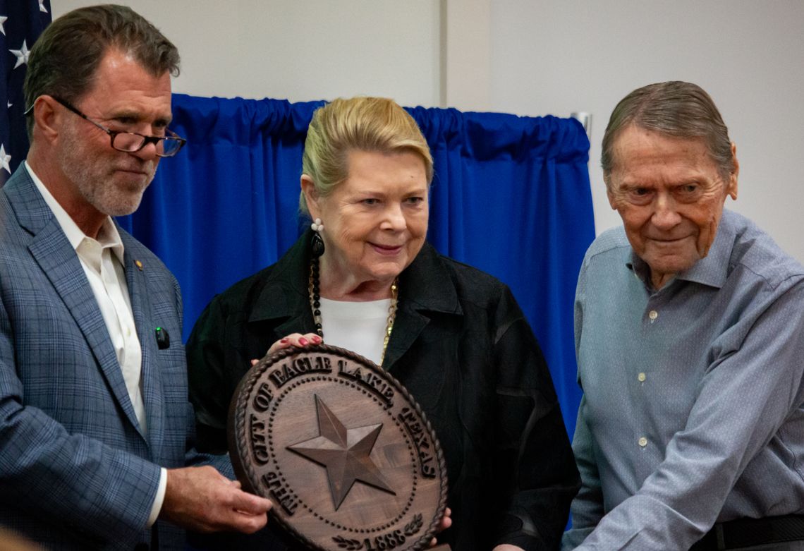 Eagle Lake to receive a third stoplight to reduce traffic