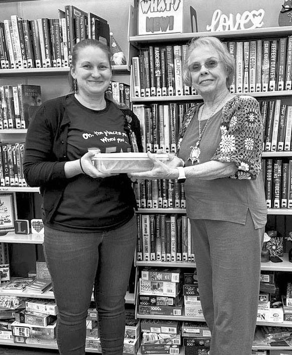 ENCORE LIONS DONATE TO WEIMAR LIBRARY