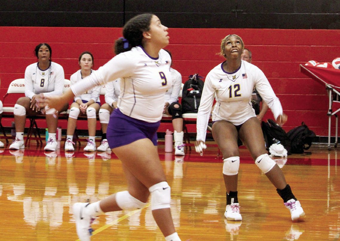 Ladycats beats Shiner in four sets