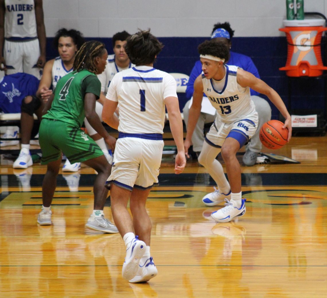 Raiders boys’ basketball win four, drop one