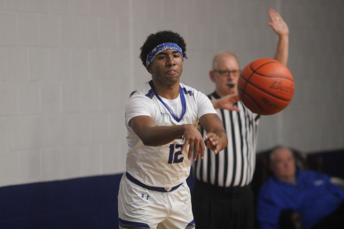 Raiders win back-to-back district games Raiders win back-to-back district games