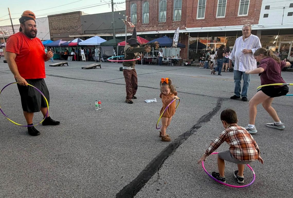Scarecrow Stroll brings visitors to downtown Eagle Lake Scarecrow Stroll brings visitors to downtown Eagle Lake