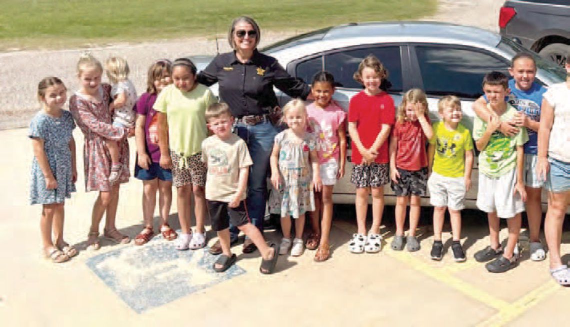 Sheriff’s deputies visit library summer reading program