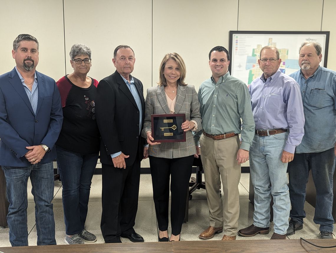 Texas Senator receives key to city at Weimar City Council