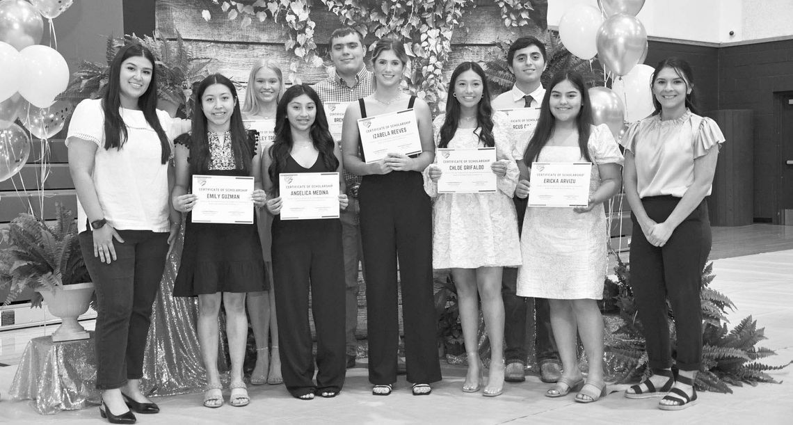 The Stanzel Family Foundation, Inc. awards 9 scholarships to Weimar High School