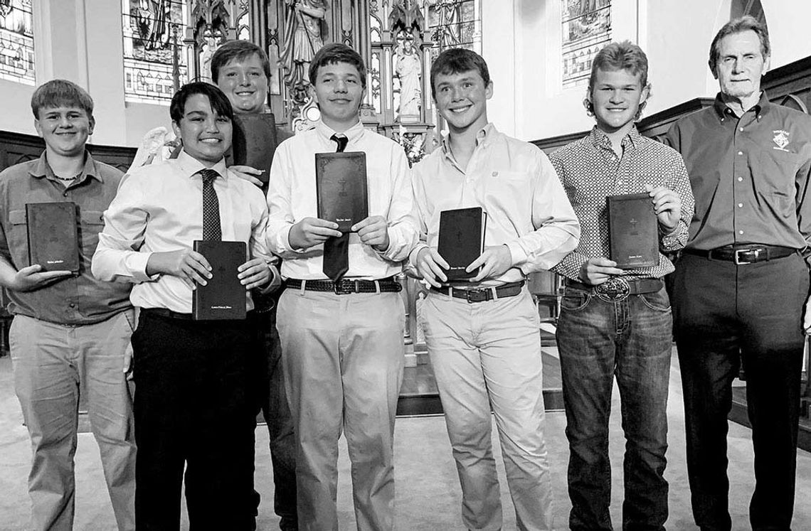 WEIMAR KNIGHTS AWARD BIBLES TO ST. MICHAEL EIGHTH-GRADERS