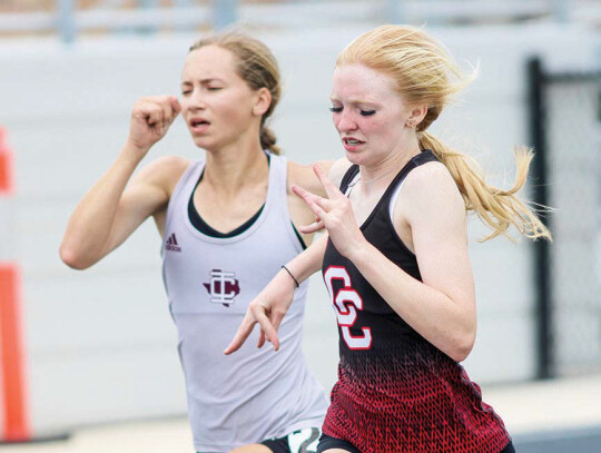 Kloee Woytek finished in a top four spot in the 200m to qualify for Regionals.