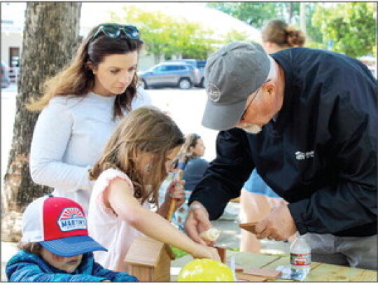 Councilwoman Paige Sciba and family building birdhouses with Habitat for Humanity Construction Manager Scott Mattingly. Citizen | Shayla Kuykendall