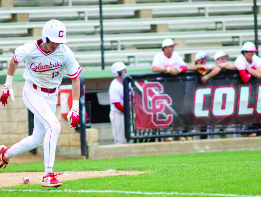 Trevor Berger sprinting to first base for a hard-fought base hit. Citizen | Evan Hale 