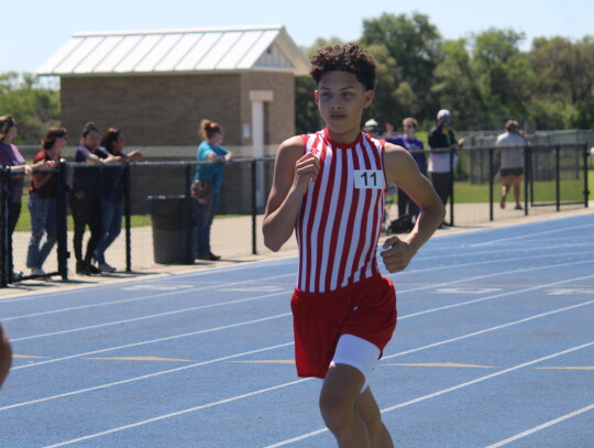 Elijah Owen keeping pace while running the 3200m. Citizen | Evan Hale