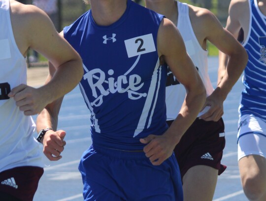 Payton Englebrecht making his final push to finish the 3200m race in third place.